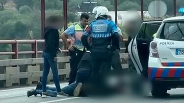 Vídeo mostra detenção na ponte 25 de Abril de dois dos três suspeitos de assaltos em Fátima