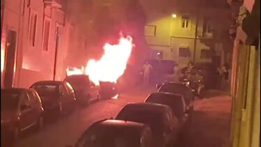 Carro arde em Lisboa 