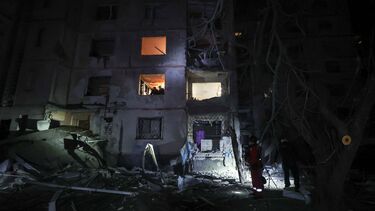 Consequências de um ataque aéreo russo em Kharkiv