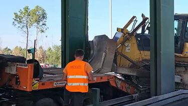 Acidente com máquina de rasto bloqueia via verde na saída da A1 em Albergaria-a-Velha
