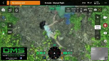 Imagens de drone mostram momento em que criança desaparecida é resgatada numa floresta nos EUA  