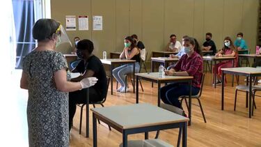 Ministro da Educação diz que há "mais de 200 mil alunos" ainda sem aulas