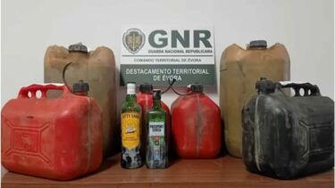 Dupla apanhada com 90 litros de gasóleo agrícola e duas garrafas de bebidas alcoólicas em Elvas