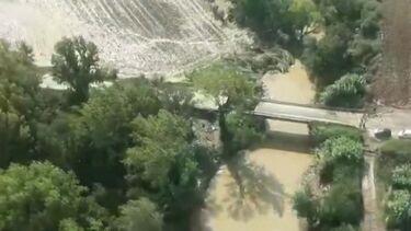 Bebé de 5 meses e avó desparecidas após chuvas torrenciais inundarem região italiana da Toscana 