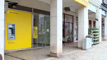 Dupla rouba banco com ameaças de agressões no Laranjeiro em Almada