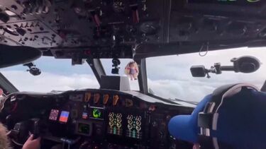 Avião atravessa olho do furacão Helene à medida que este se aproxima da Florida