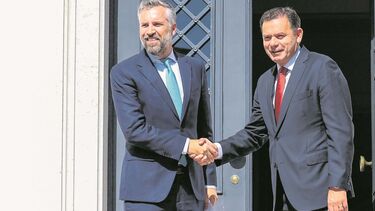 O primeiro-ministro recebeu esta sexta-feira à tarde o líder socialista