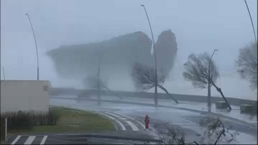 Furacão Isaac encontra-se "gradualmente a enfraquecer" mas deverá passar próximo dos Açores hoje