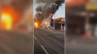 Autocarro consumido pelas chamas na Amora