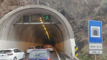 Casal de adolescentes morre em despiste de mota na Madeira