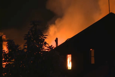 Um ferido grave em incêndio habitacional na Quinta do Conde em Sesimbra