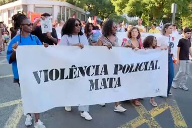 "O sistema falhou em tudo": Centenas de pessoas manifestam-se contra decisão judicial no caso de Cláudia Simões
