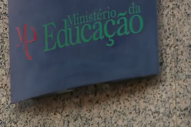 'Falsa' professora de Matemática deu aulas durante 30 anos. Ministério exige pagamento de 350 mil euros