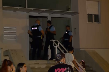 Homem mata irmão com lâmina e garfo e ataca bombeiros no Porto