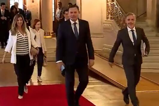 Portugueses querem Governo a negociar Orçamento do Estado com a oposição