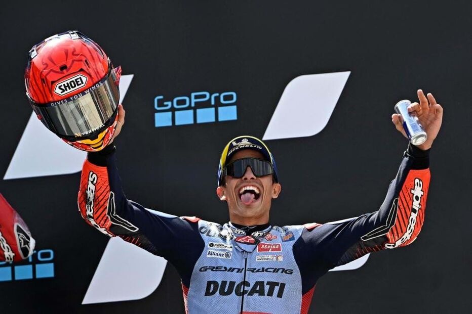 Marc Márquez celebra a vitória no GP de Aragão