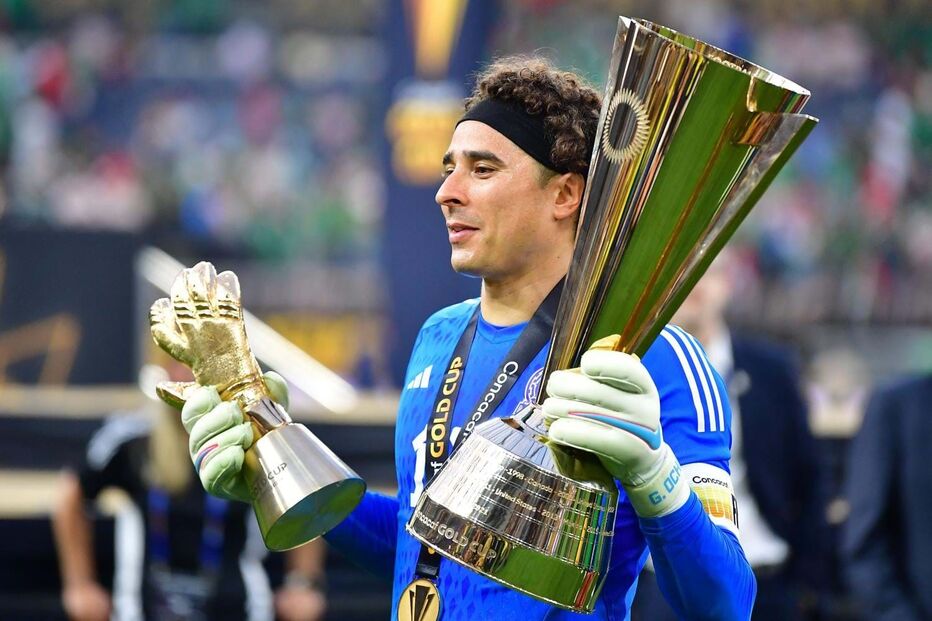 Guillermo Ochoa celebra conquista da Gold Cup em 2023