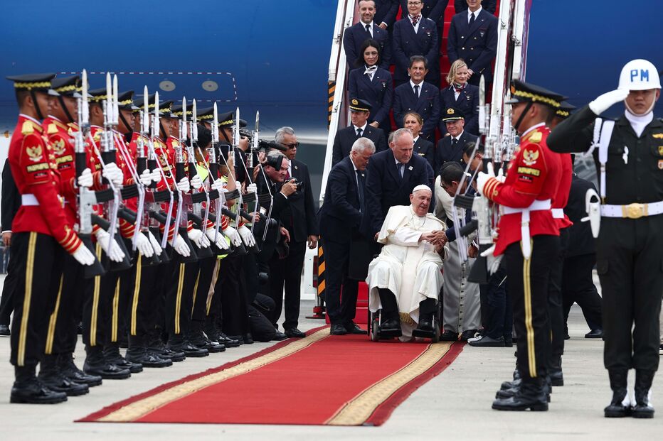 2024-09-03_08_23_11 2024-09-03T050604Z_1423191571_RC2SS9A2WWXF_RTRMADP_3_POPE-ASIA-INDONESIA-ARRIVAL.JPG