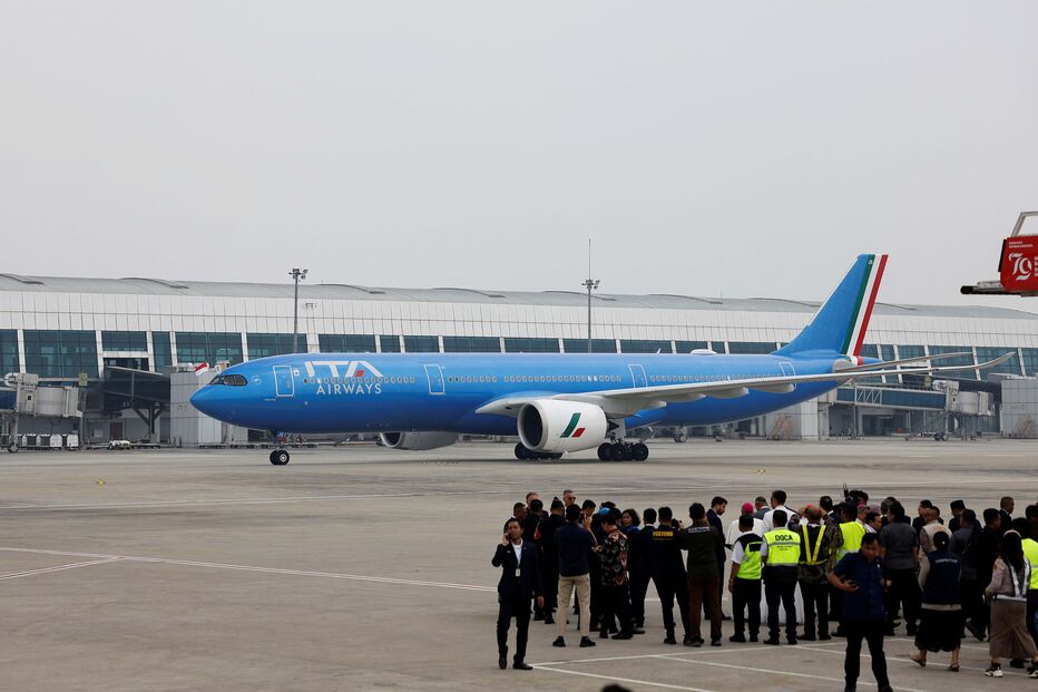 2024-09-03_08_26_42 2024-09-03T043514Z_350696105_RC2SS9ADPBS5_RTRMADP_3_POPE-ASIA-INDONESIA-ARRIVAL.JPG