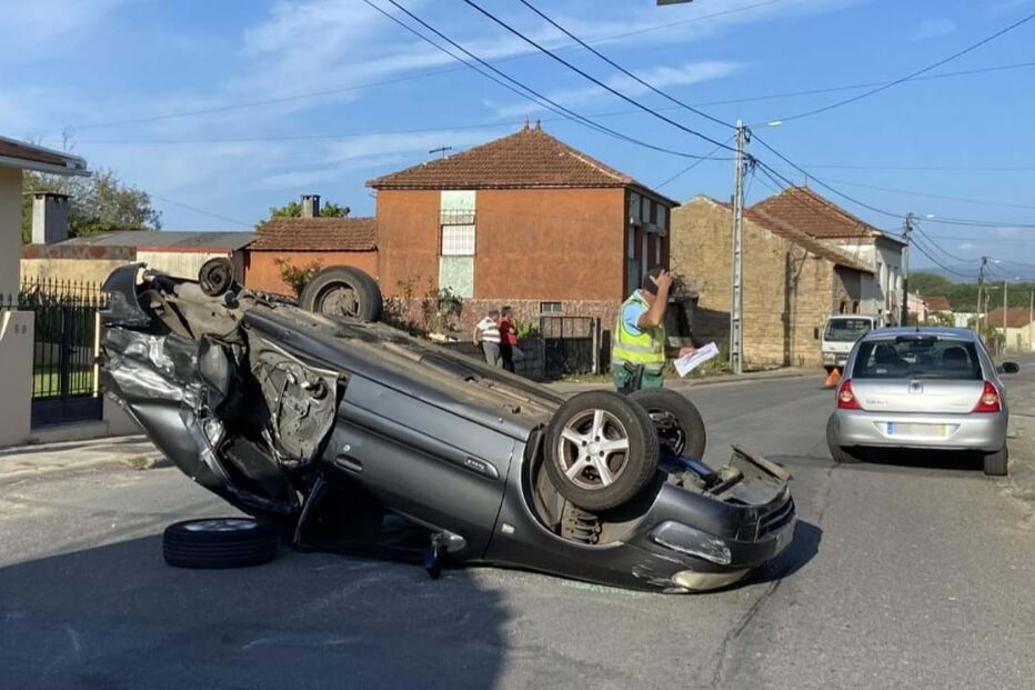 Colisão em Oliveira do Bairro