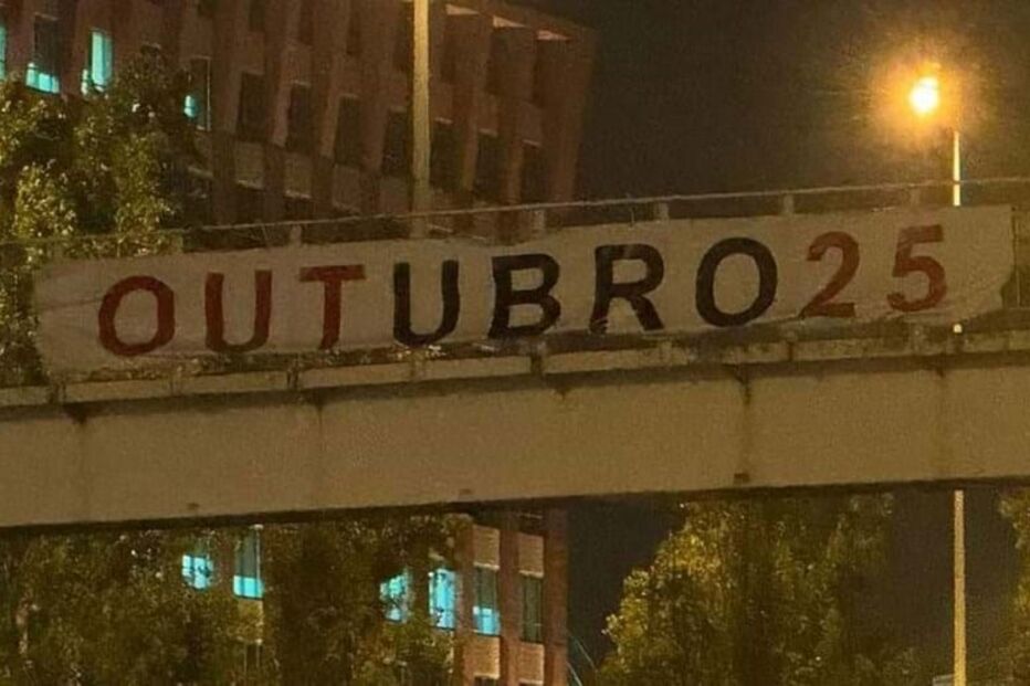 Tarja junto ao estádio do Benfica deixa recado a Rui Costa