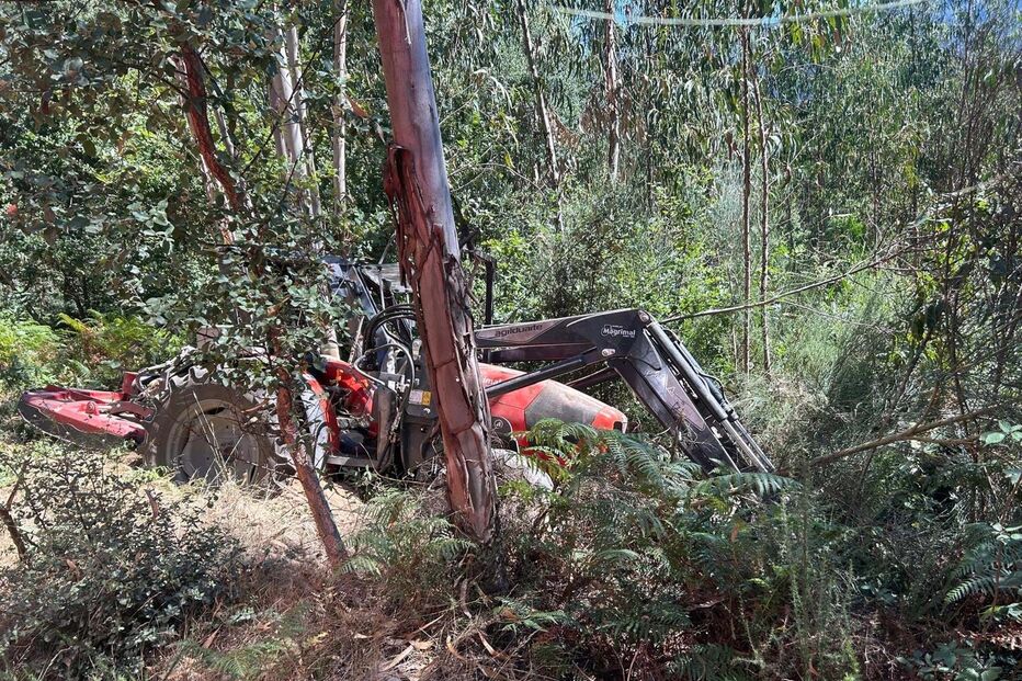 Mulher morre em capotamento de trator em Vale de Cambra