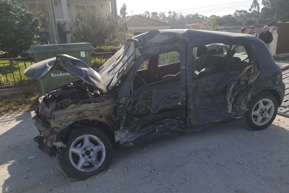 Idoso ferido em colisão entre carro e camião na EN109 em Vagos