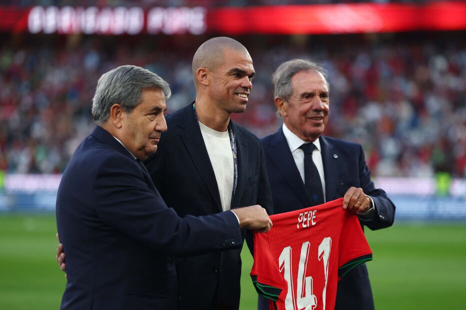 FPF homenageia Pepe antes de jogo com Croácia com aplauso de Modric