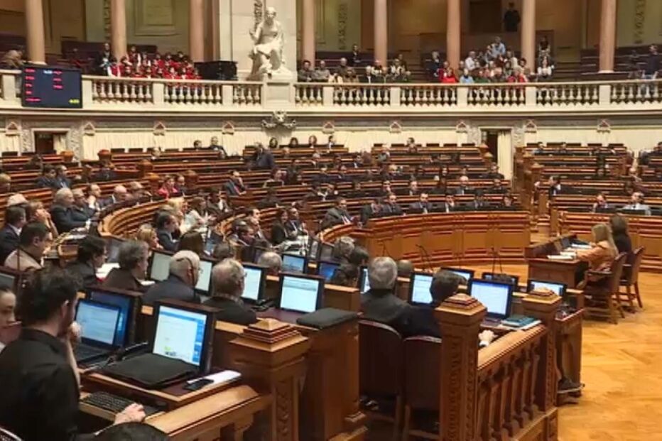 PS dispara e ultrapassa AD e surge como o eventual vencedor de umas eleições legislativas