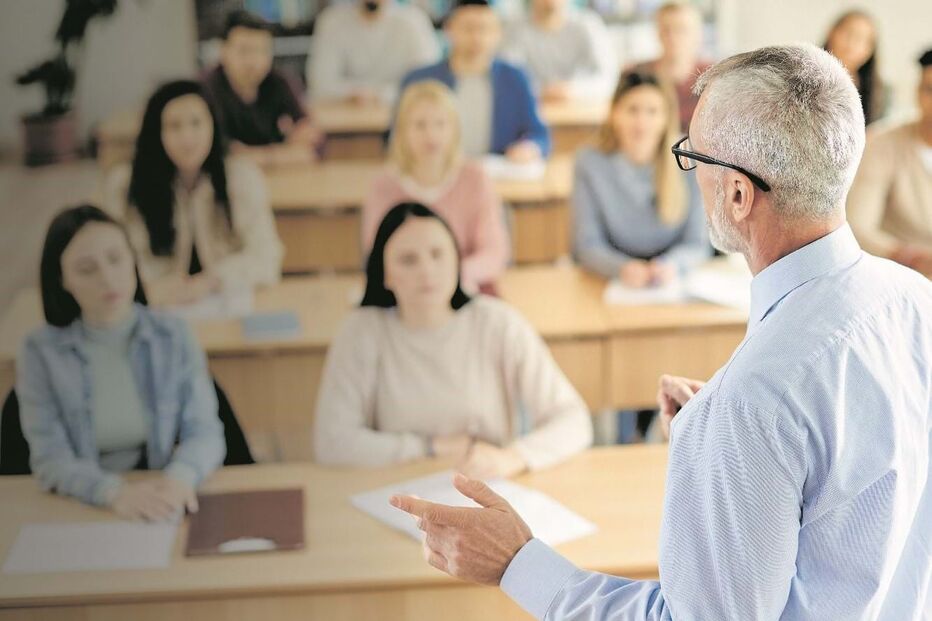 Compromisso do Governo é reduzir em 90% os 20 mil alunos que não tiveram professor a pelo menos uma disciplina  