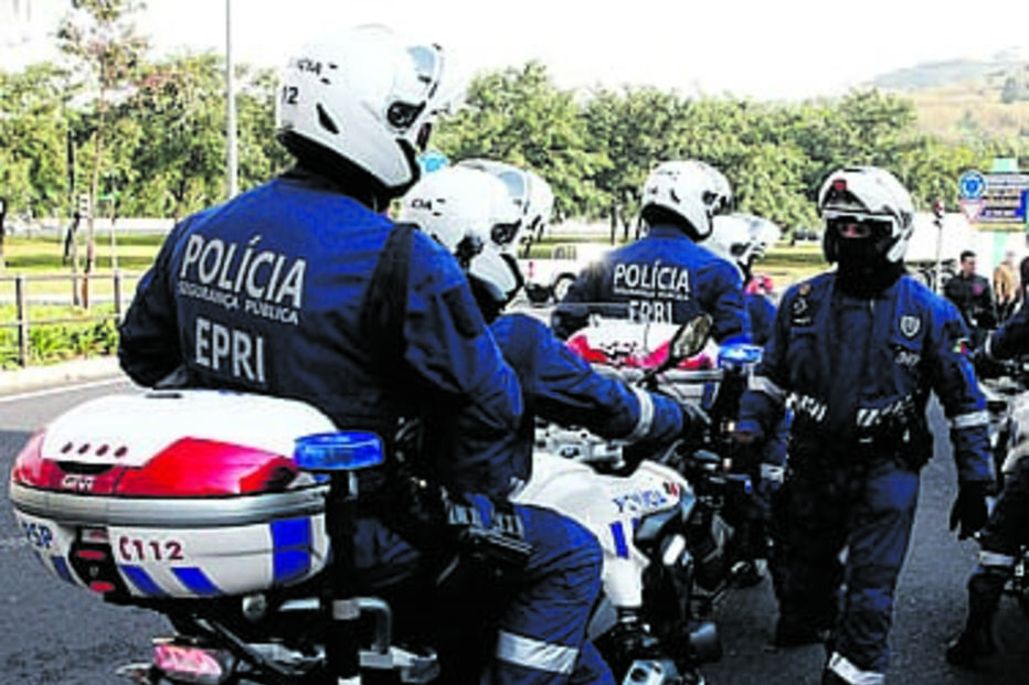 Intervenção policial também incluiu equipas em moto  