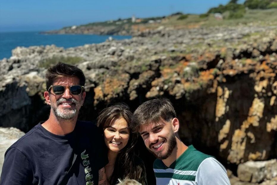 Com o marido e os filhos em Cascais