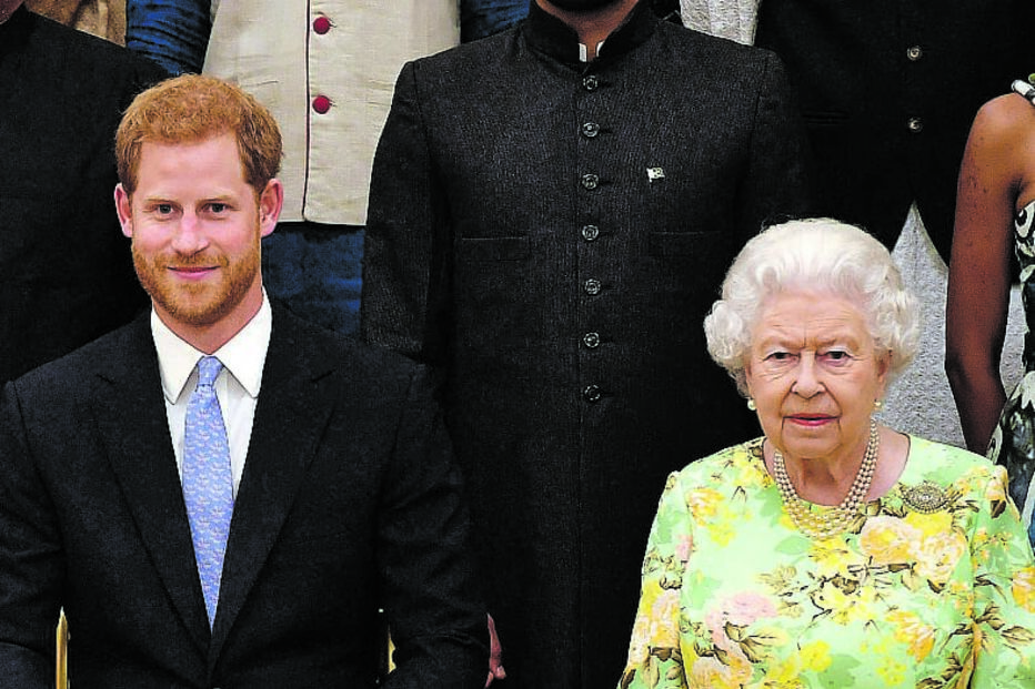 Harry fotografado ao lado da avó, em 2018, ano em que casou 