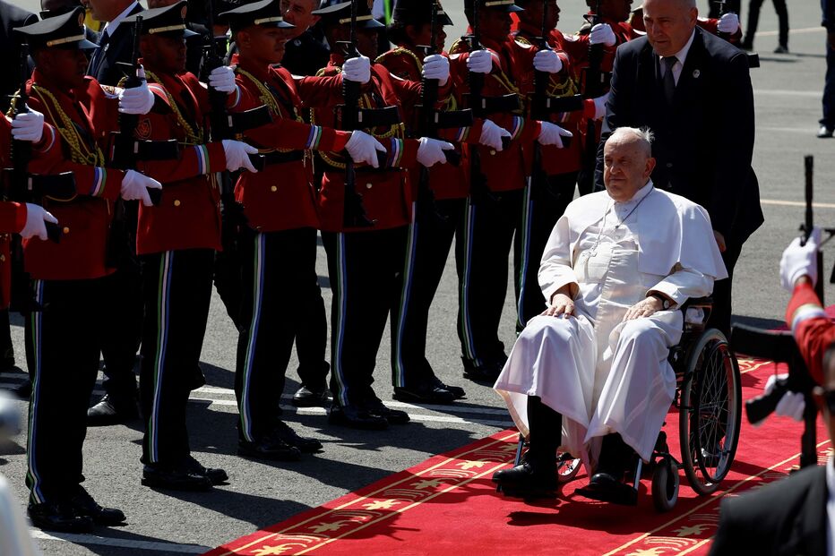 Papa Francisco chega a Timor-Leste