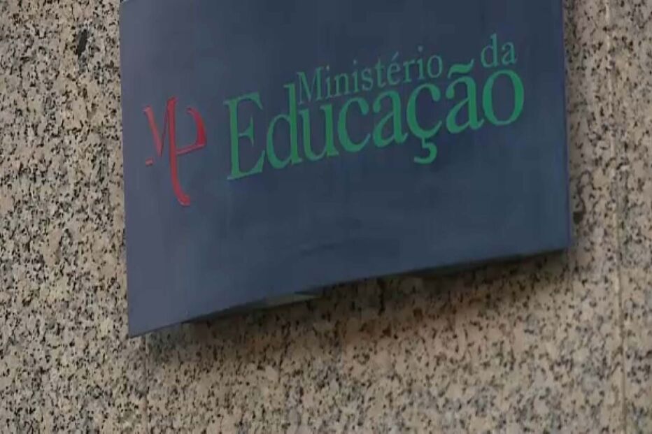 Mais de 150 mil alunos sem professor no arranque do ano letivo