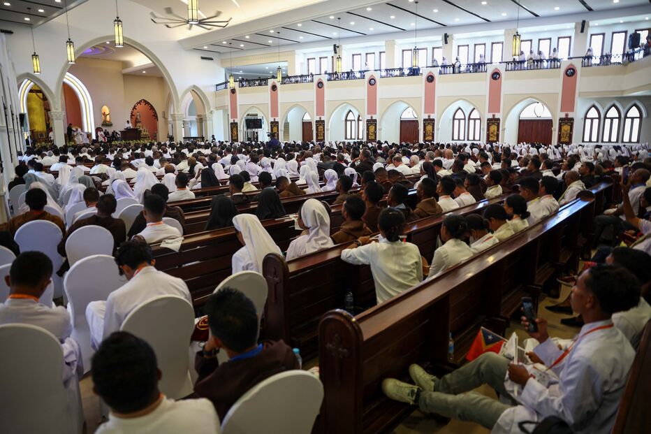 Milhares de pessoas concentram-se para missa celebrada pelo Papa Francisco em Timor-Leste