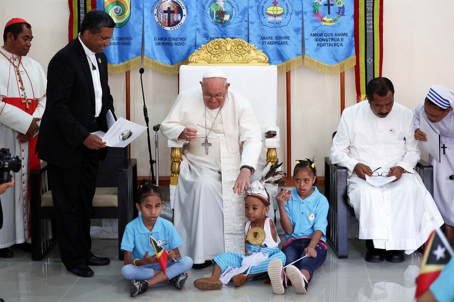 Milhares de pessoas concentram-se para missa celebrada pelo Papa Francisco em Timor-Leste