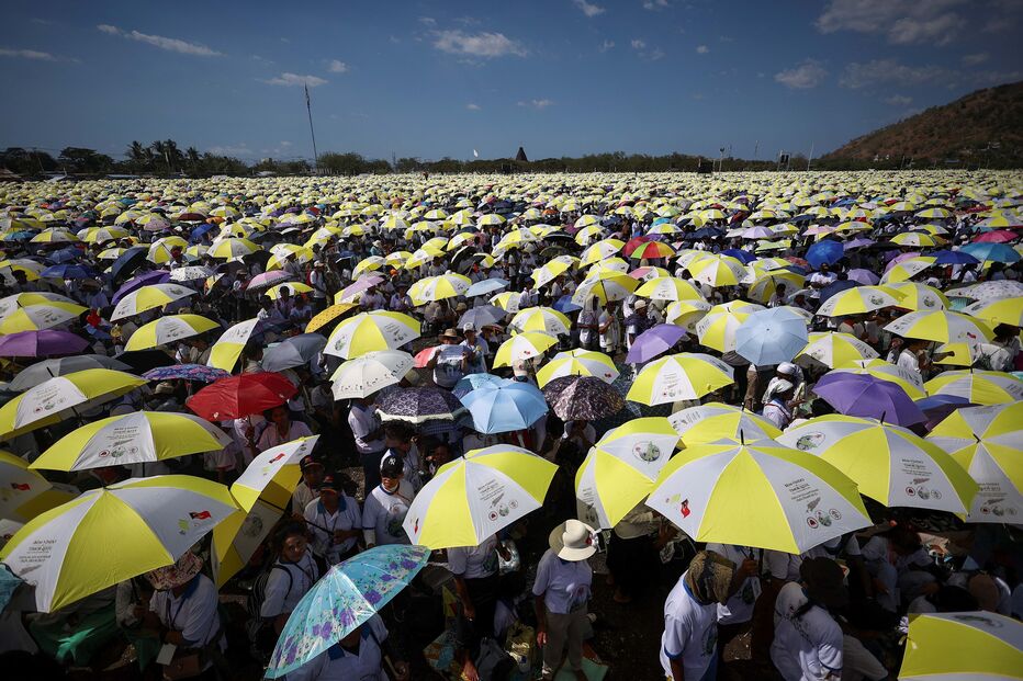 Milhares de pessoas concentram-se para missa celebrada pelo Papa Francisco em Timor-Leste