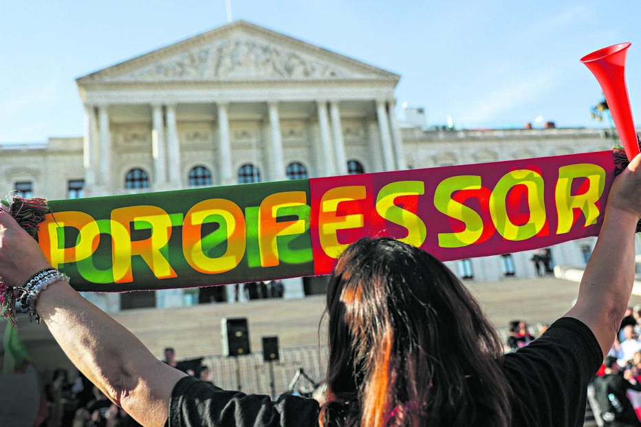 Professores têm-se manifestado por melhores condições