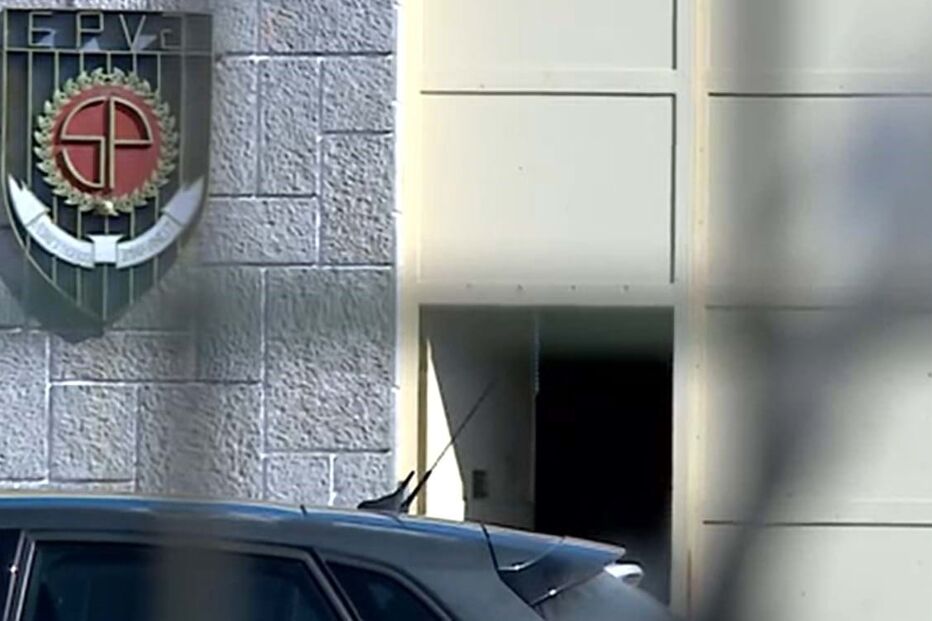 Mandados de captura dos cinco reclusos emitidos 80 horas após fuga