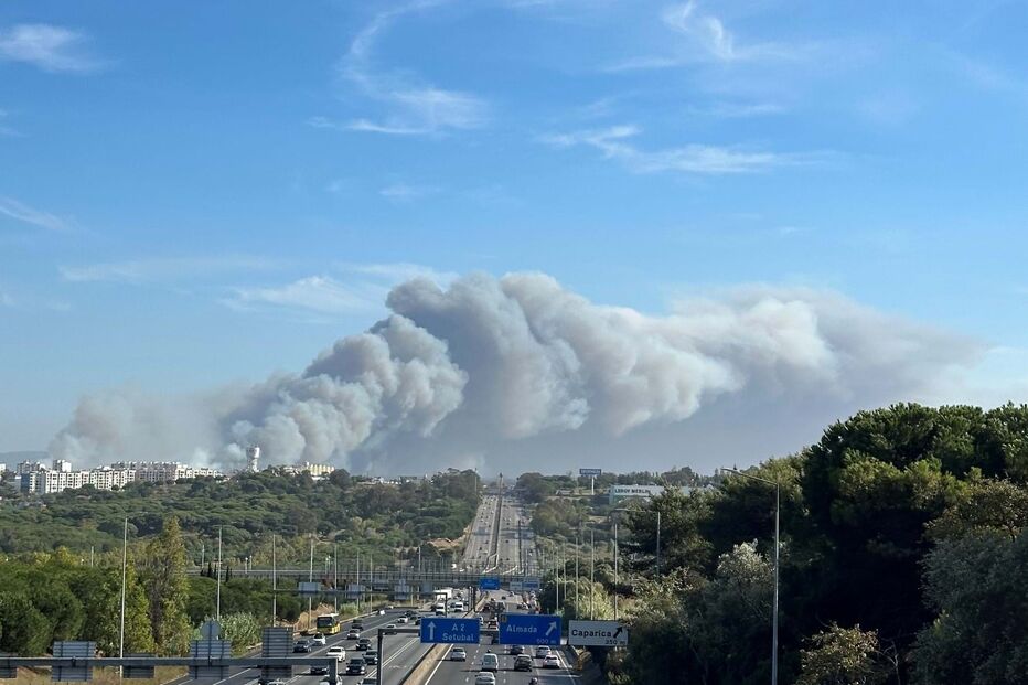 Fogo no Seixal visto na A2