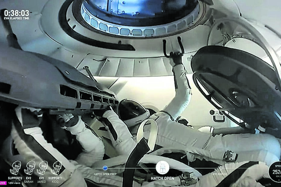 Jared Isaacman foi o primeiro a abrir a escotilha da ‘Crew Dragon’