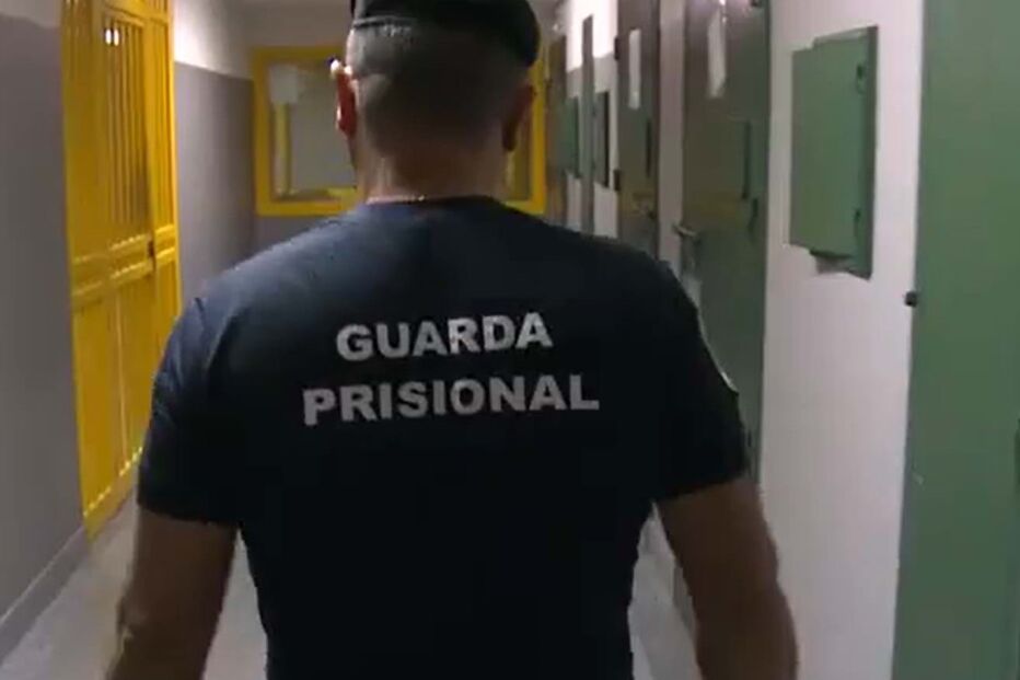 Guardas no lugar de chefes no dia em que reclusos fugiram da cadeia de Vale de Judeus