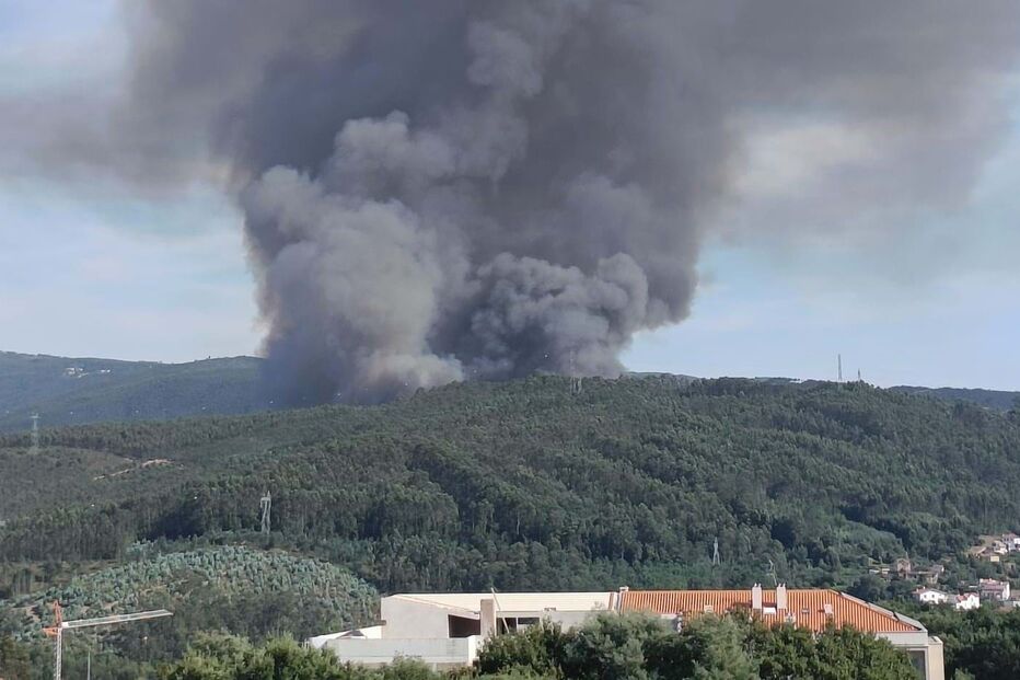 Fogo deflagrou na localidade de Ossela, Oliveira de Azeméis