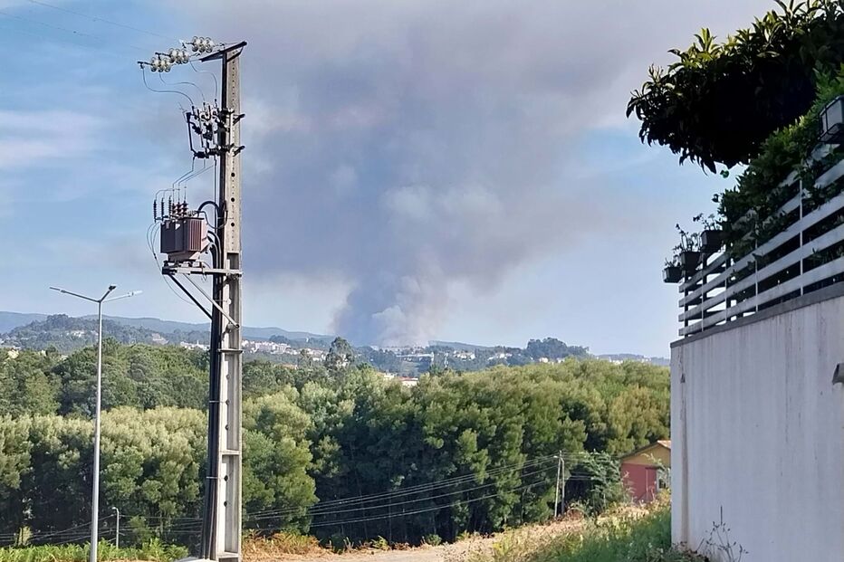Fogo deflagrou na localidade de Ossela, Oliveira de Azeméis