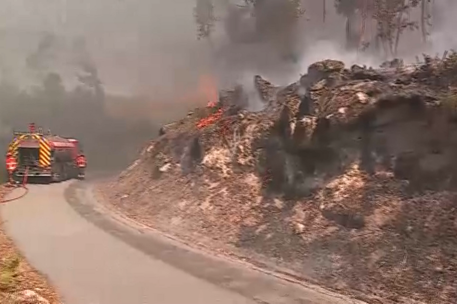 2024-09-15_12_59_32 Incendio sever do vouga.png