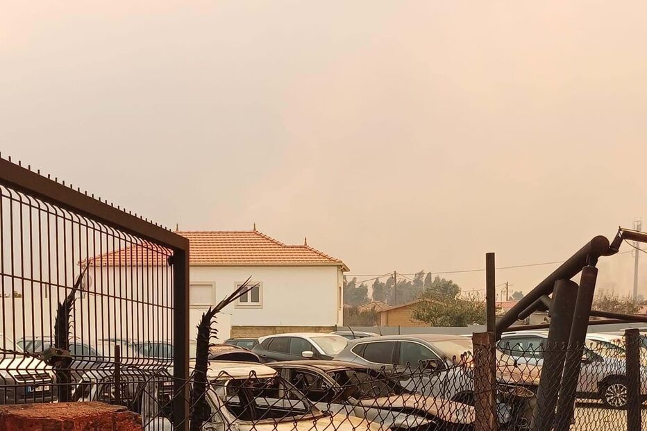 Imagens mostram carros totalmente destruídos pelas chamas em Albergaria-a-Velha