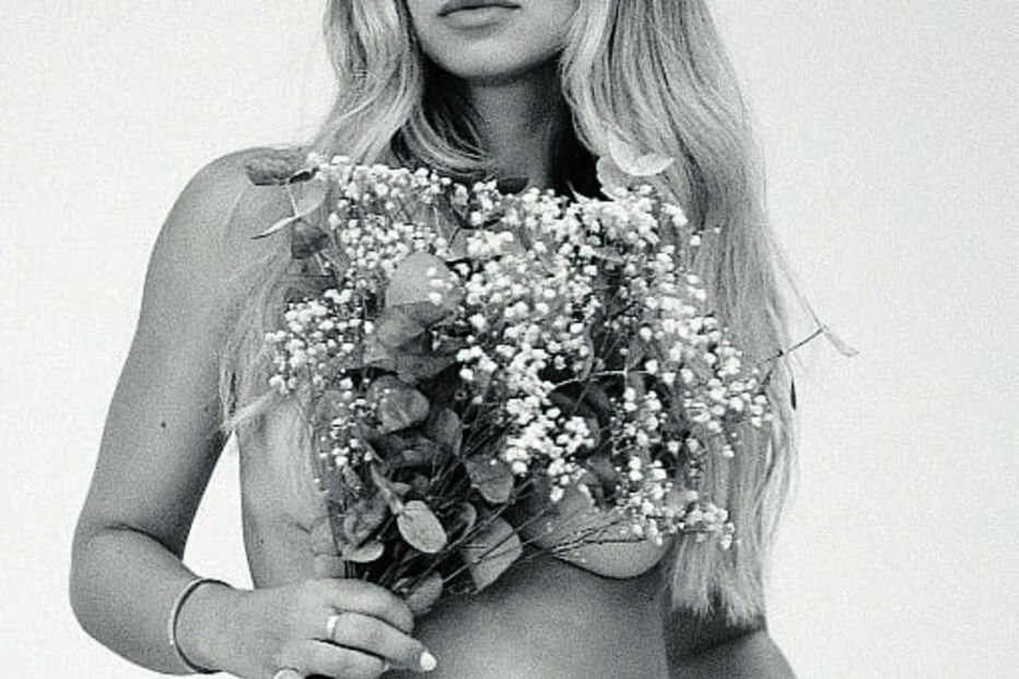 Cantora está grávida do jogador 