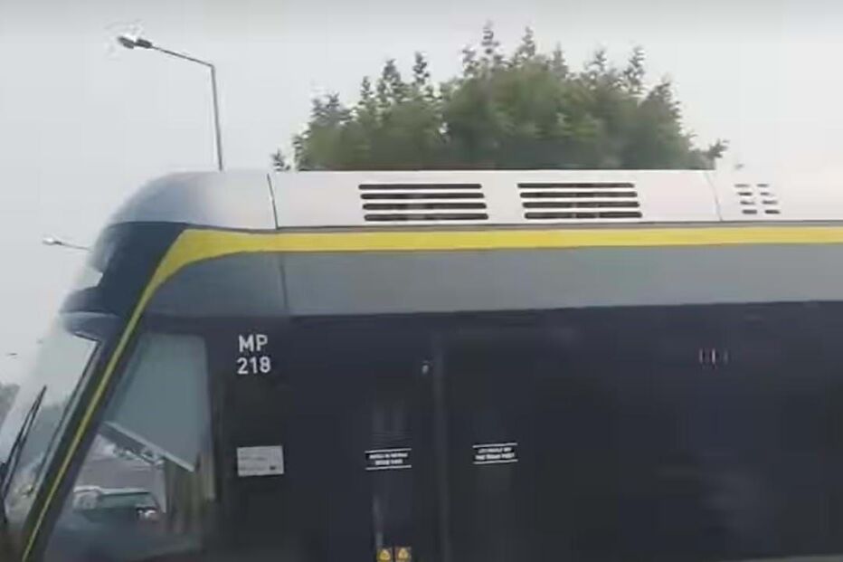 Acidente entre Metro e automóvel corta Linha Verde