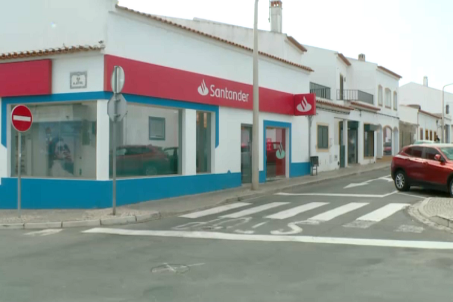 Dois homens armados assaltam banco em Castro Verde e levam cerca de 100 mil euros